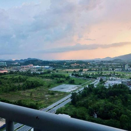 Luxurious Homestay 3Br With Pool Meru Ipoh 8 Pax Kültér fotó